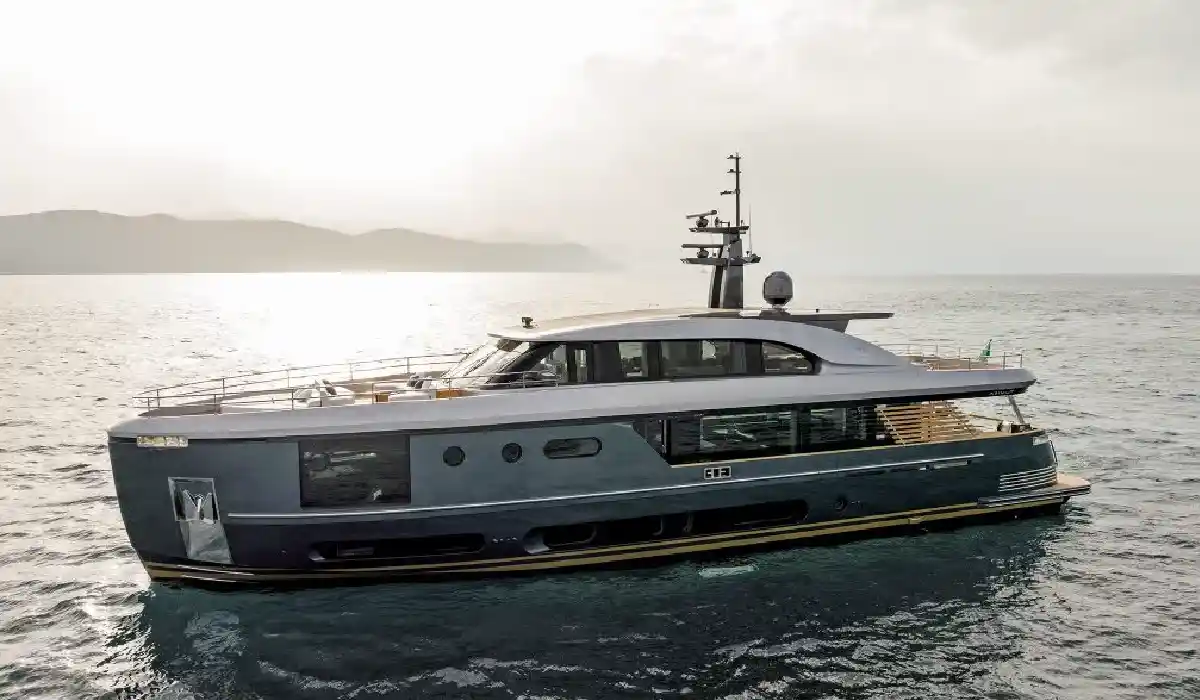 Azimut - Magellano 30M - Luxury Yacht Charter - Preowned Luxury Yachts - Exclusive Concierge Club.webp